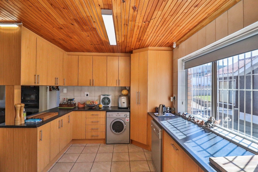 4 Bedroom Property for Sale in De Kelders Western Cape